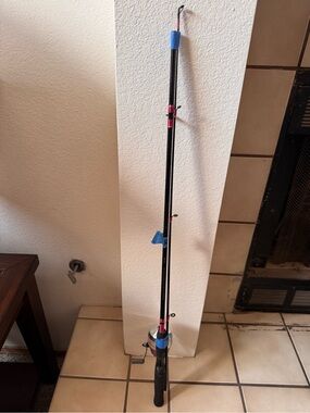 Shakespeare Lady Fish Pink Spincast Rod &Reel 2 piece Breast Cancer Awareness
